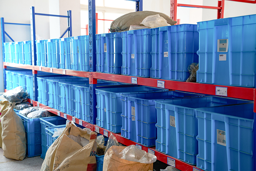 مستودع المصنع