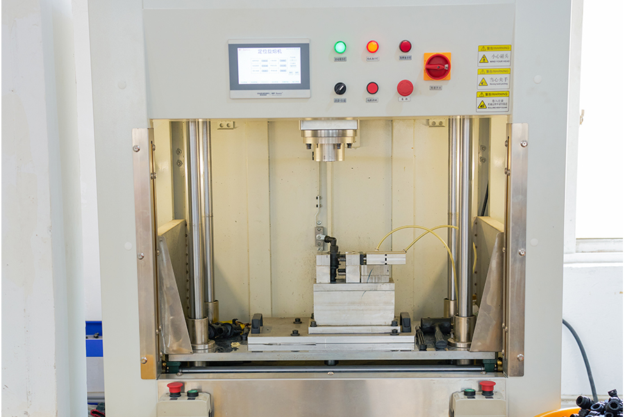 معدات المصنع